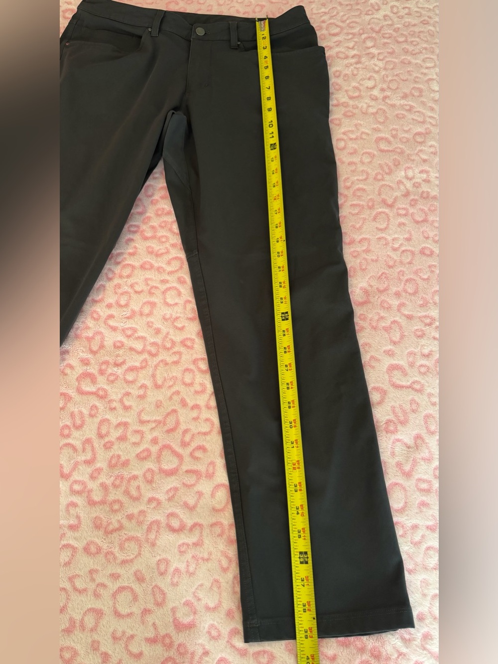 Lululemon Men’s ABC Classic-Fit 5 Pocket
Pant Warpstreme Obsidian Size: 33 - Picture 8 of 9